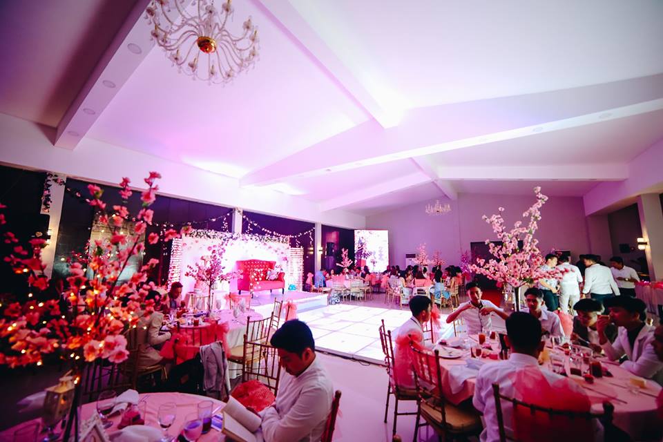 Intimate Dining